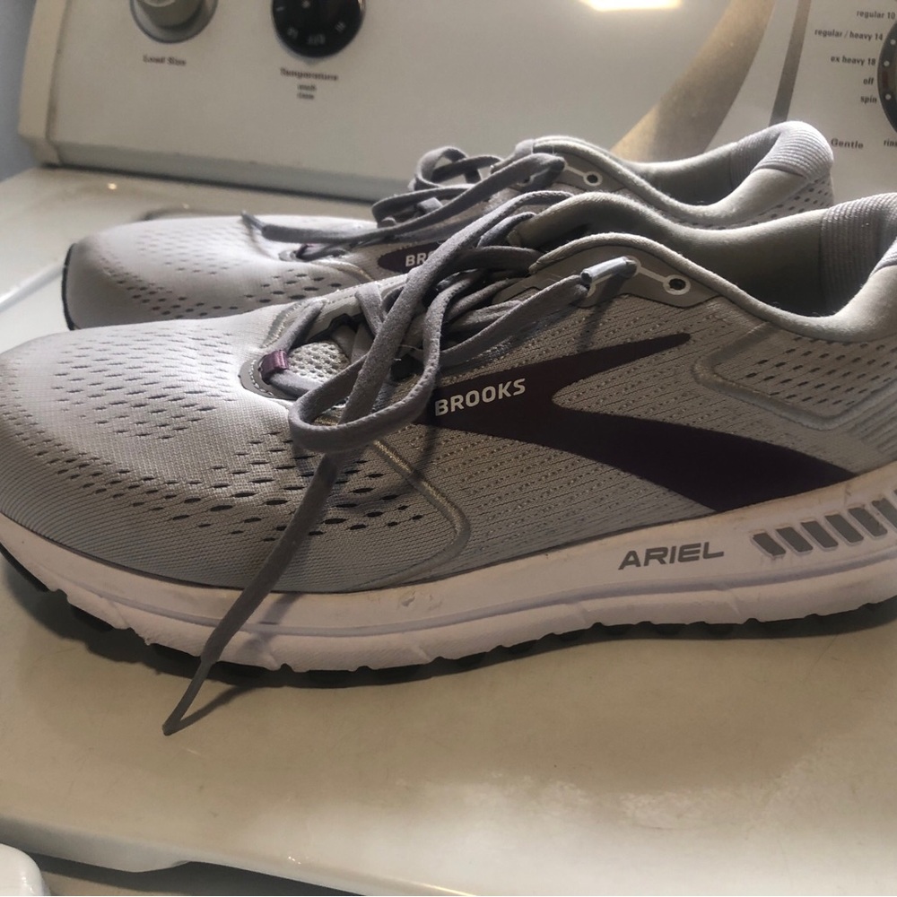 Brooks Women's Gray and Purple Ariel Running Shoes